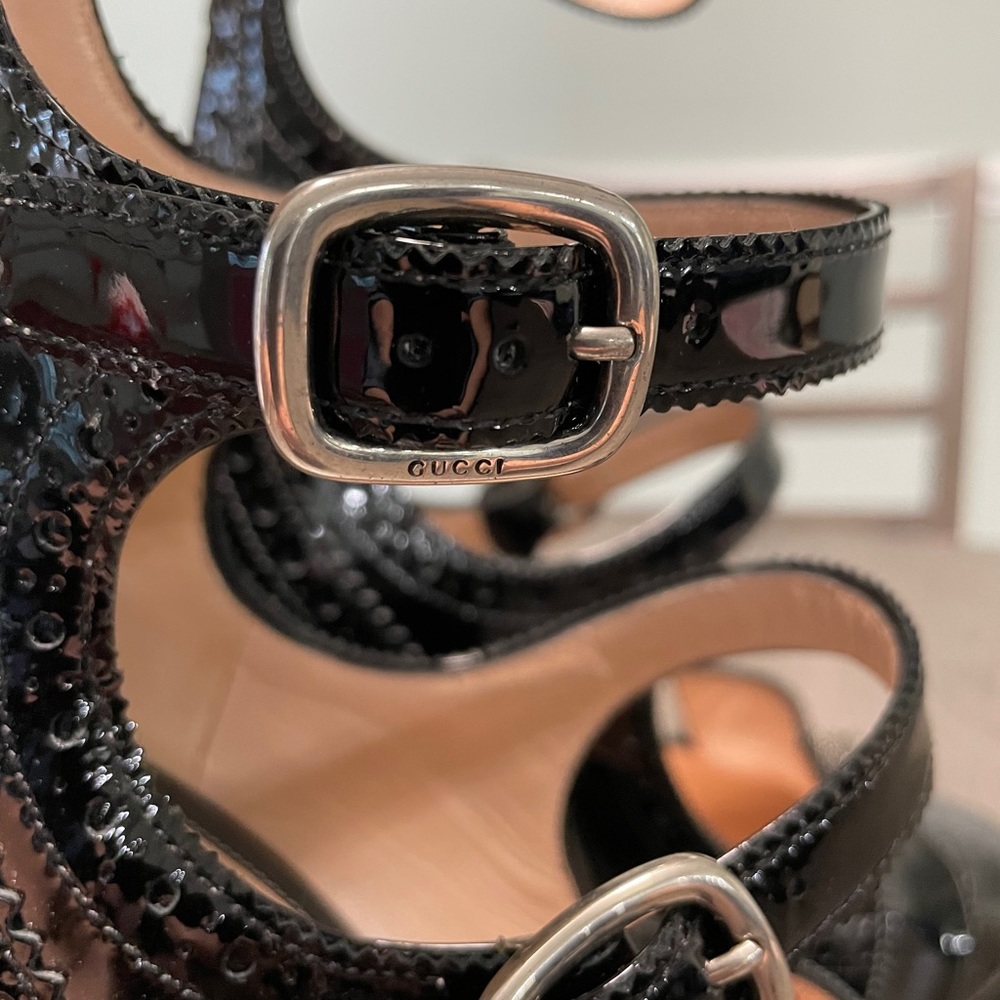 GUCCI PATENT LEATHER EMBELLISHED PUMPS - Picture 10 of 11